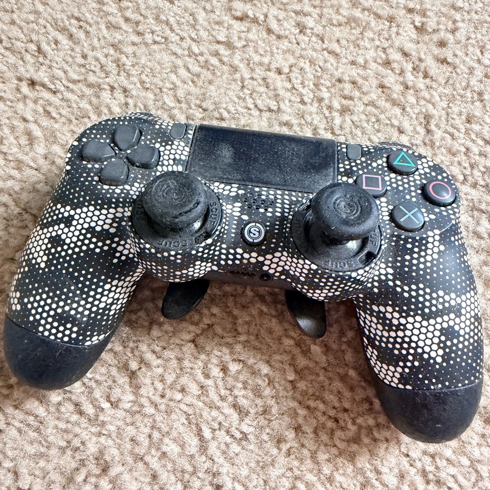 Pro Gaming Controller - Picture 2 of 3